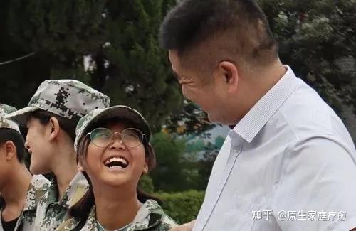 詹校长一听,便知道问题出在"指挥"两字.