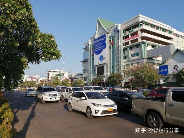 老挝万象：看看这座没落王城，青旅是混住的，广场舞精彩酷炫 - 知乎