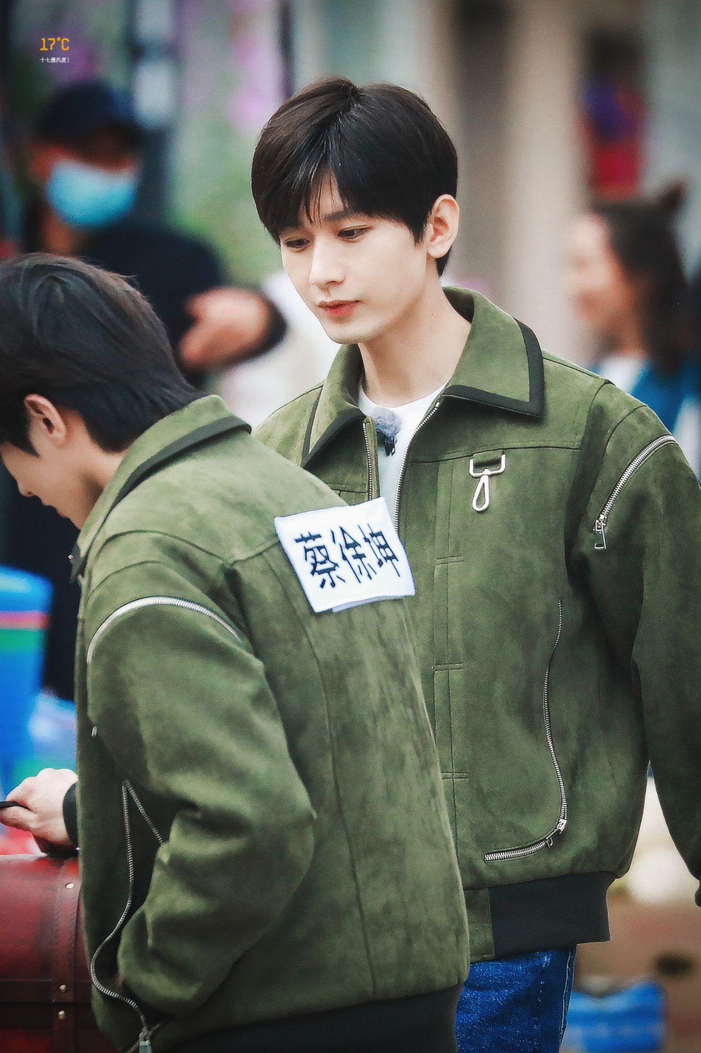 如何评价成毅在奔跑吧黄河篇中的表现?他有没有综艺感 综艺感足不足?