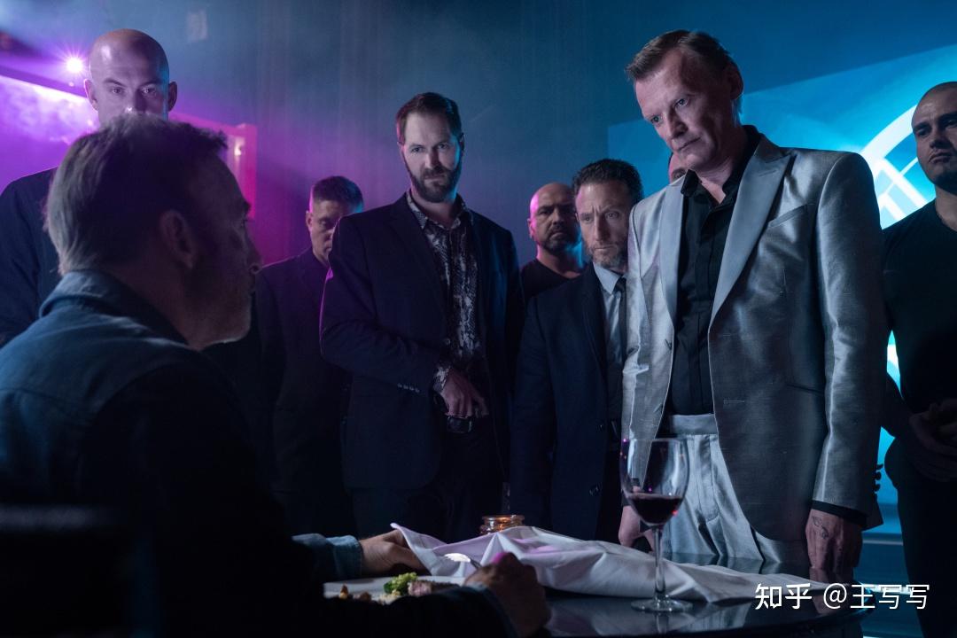 如何评价美国动作电影《小人物》? - 知乎