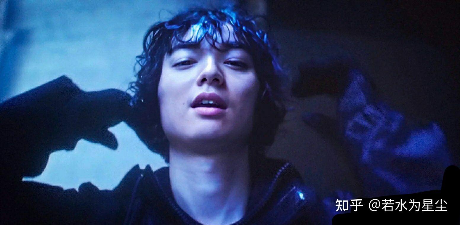 唐探里的村田昭烫的是什么发型