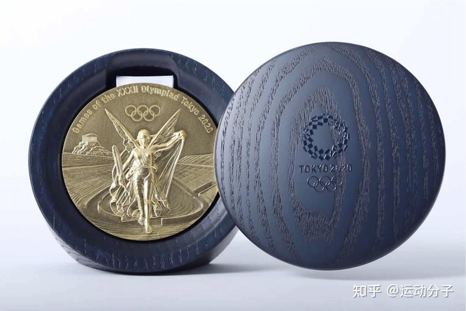 东京奥运会蹦床冠军朱雪莹的金牌可以抠掉一层皮这是质量有问题吗