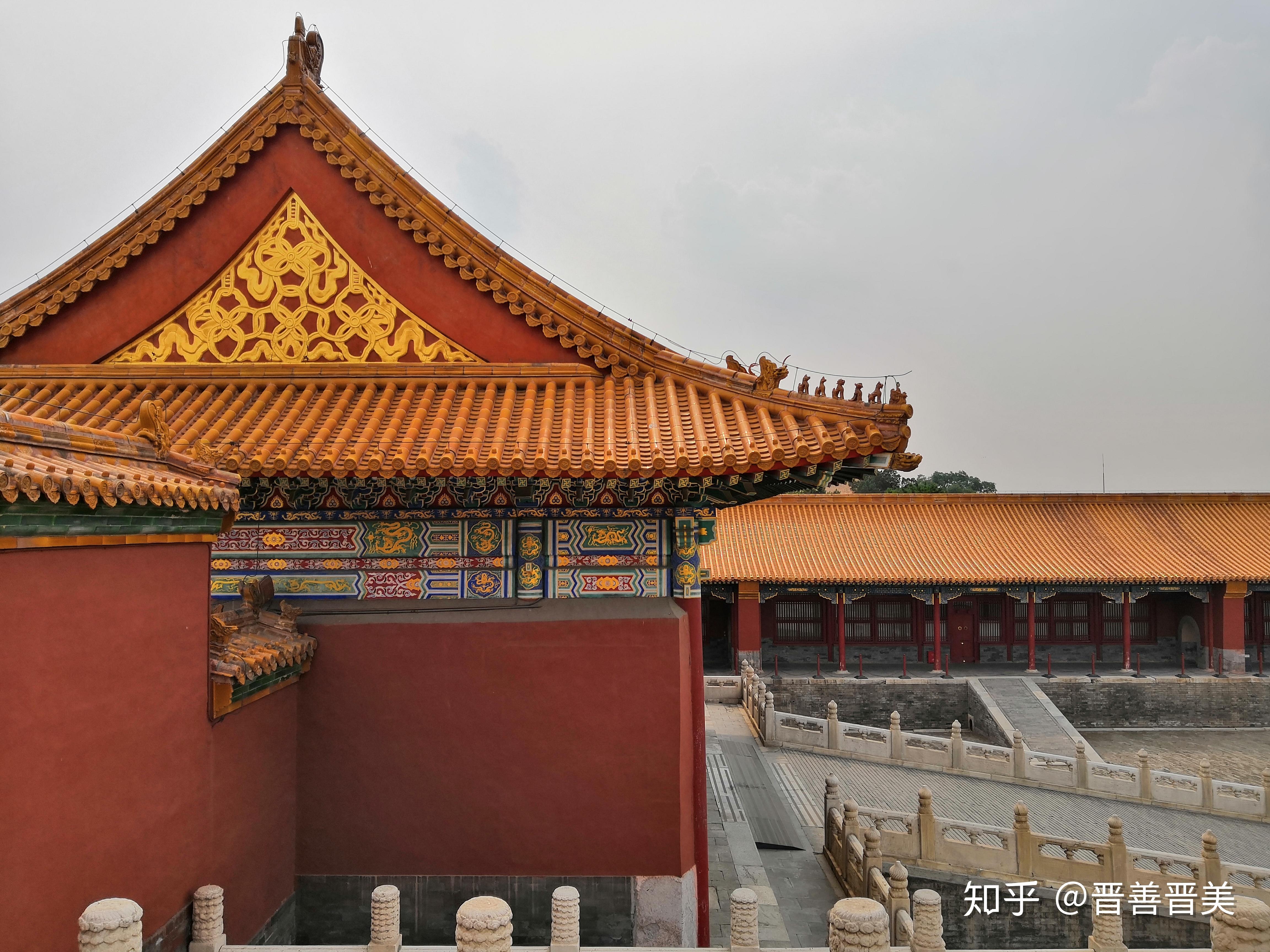 紫禁城又名"紫金城"或"宫城".