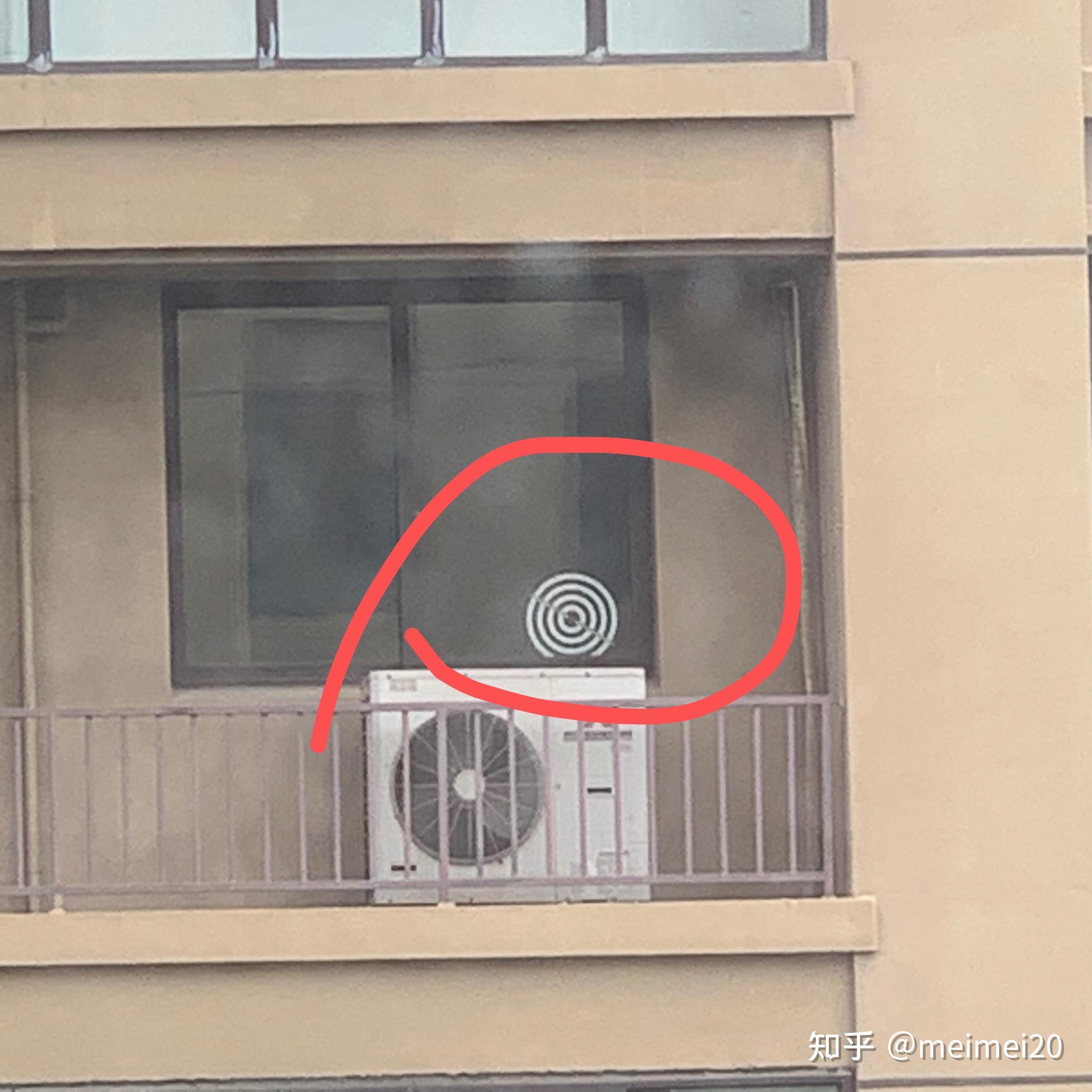 感觉被对面楼的人偷窥监视,有知道这是贴的啥吗