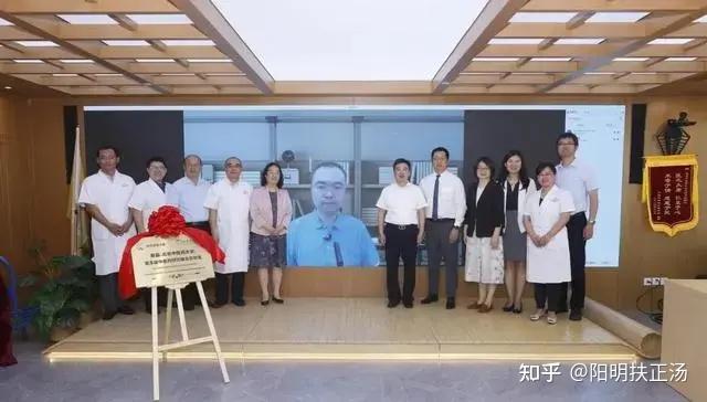 人民英雄张定宇与蔡磊副总裁,同为渐冻症,为何两人差别这么大? - 知乎