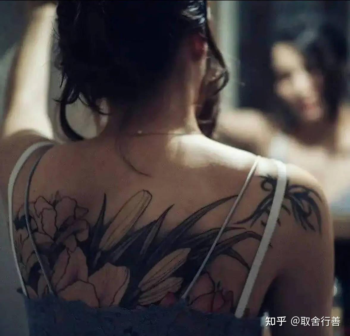 如何评价女星宋佳满背纹身? - 知乎