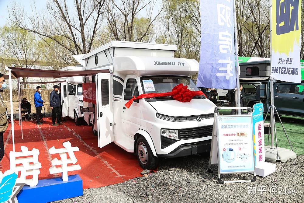10万以内买升顶c型房车星羽吉利升顶北京房车展亮相