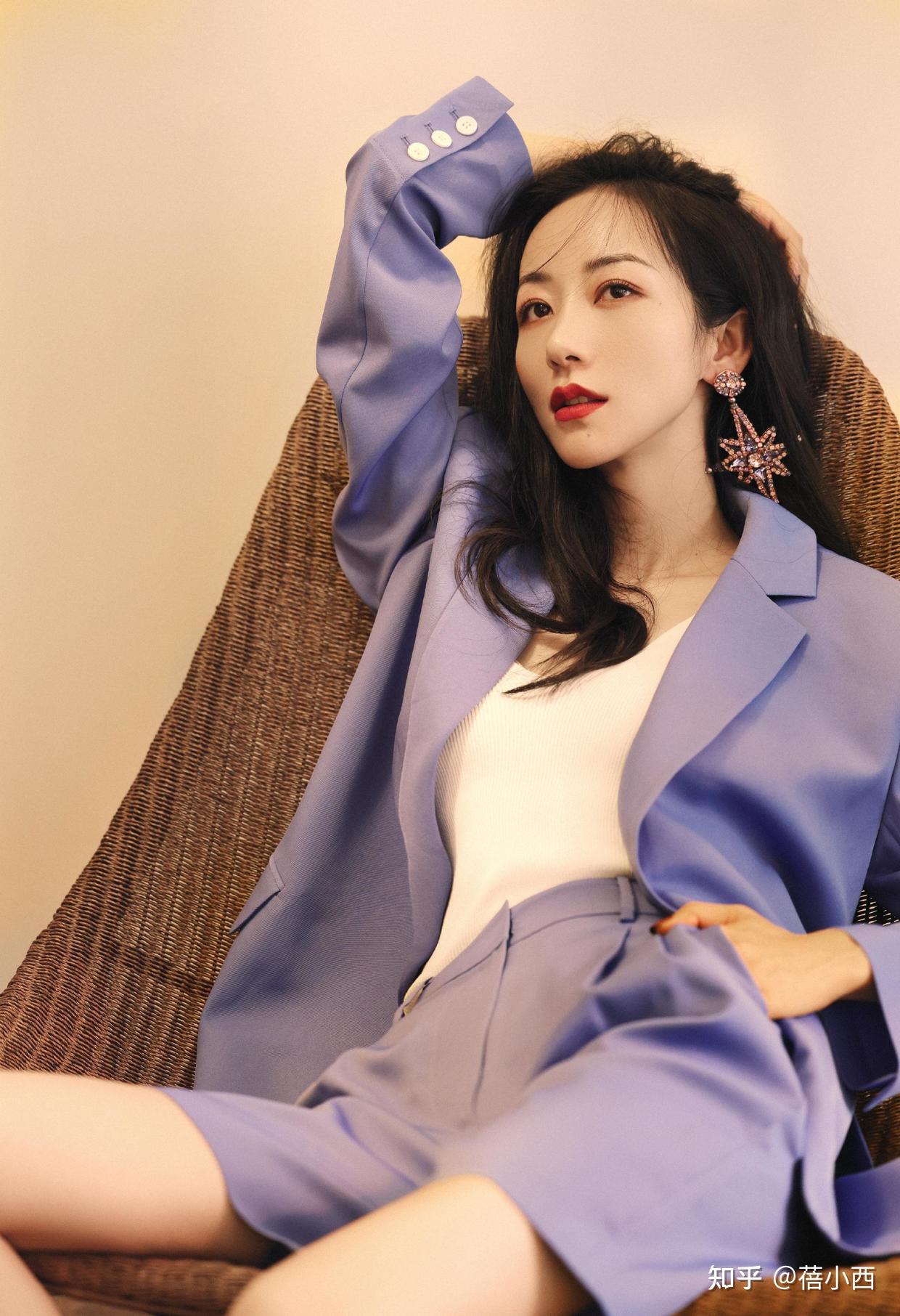 韩雪才是"豆腐腿"的代表,穿t恤配短裤走机场,38岁还这么嫩 - 知乎