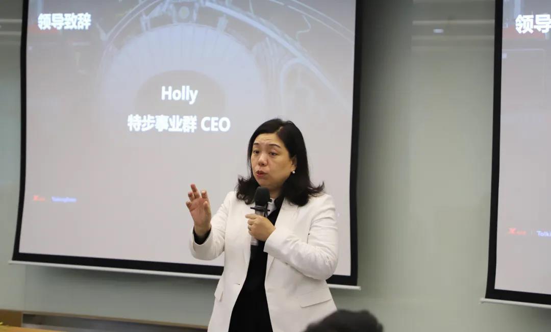 图:特步品牌 ceo 李冠仪女士启动仪式在位于厦门的特步运营中心大厦