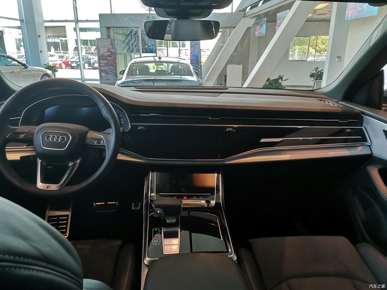 内饰豪华科技感并存:科技,时尚,豪华是奥迪q8内饰给人的第一印象,在