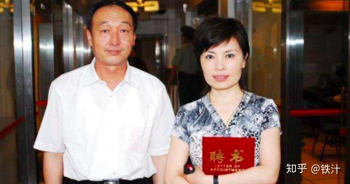 59岁央视主持李瑞英与丈夫恩爱33年儿子出事还在继续播音