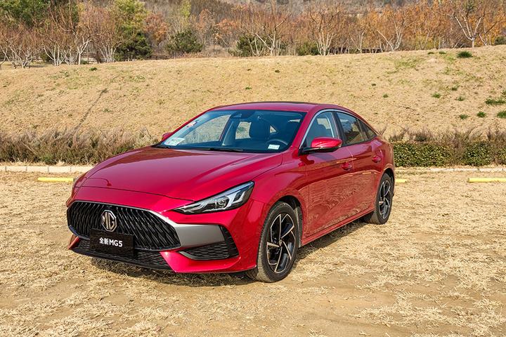 年轻人的首款轿跑，十万元的MG5值得考虑 - 知乎