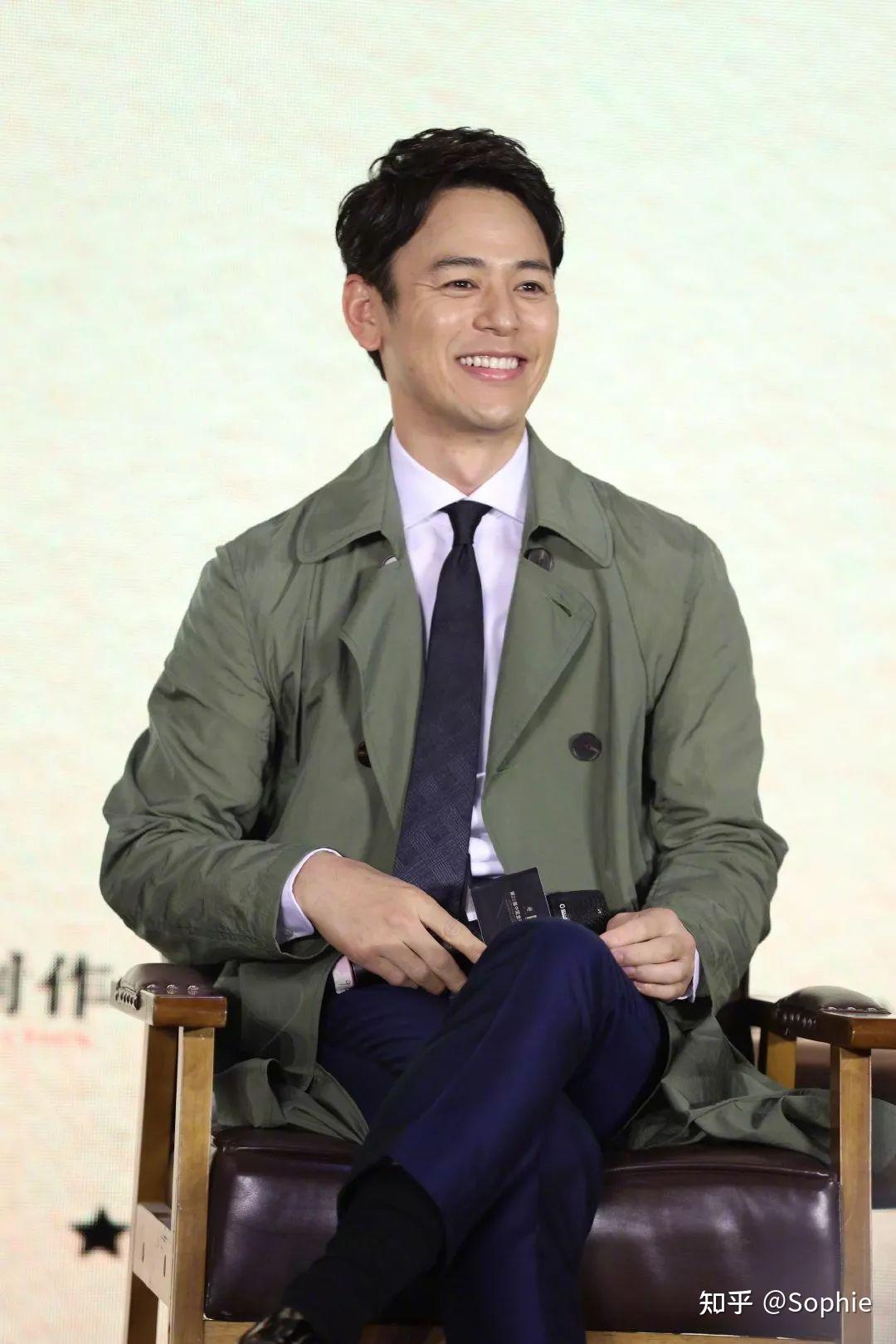 野田昊为什么总穿带花的衣服? - 知乎