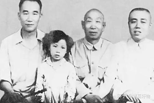 相声至今经过了几个阶段，每个阶段有哪些代表人物与代表作品？