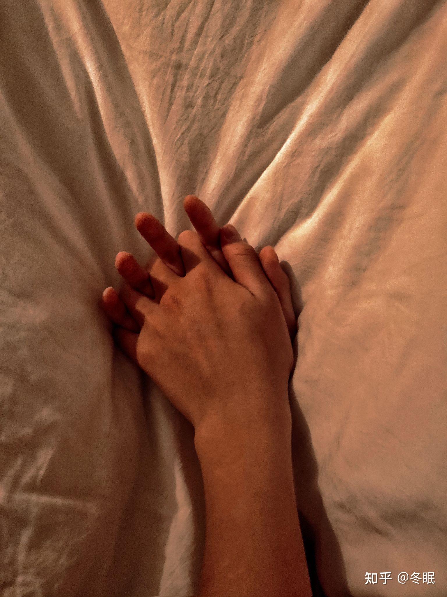 本人男生,怎么假装有男朋友,想求一张牵手照片或者依稀可见背影的照片