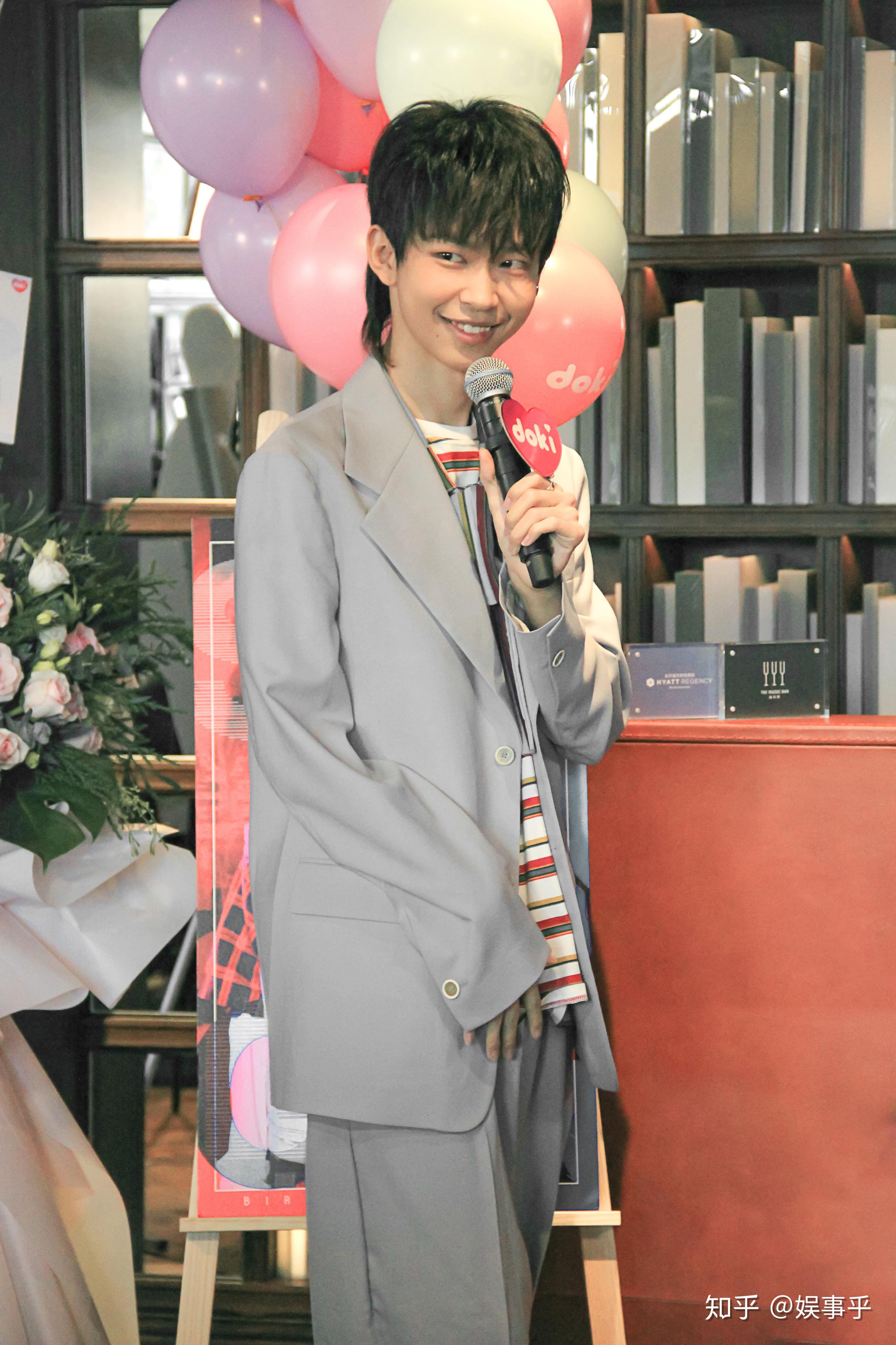 斯外戈生日会花式宠粉一不小心又贡献了一车表情包