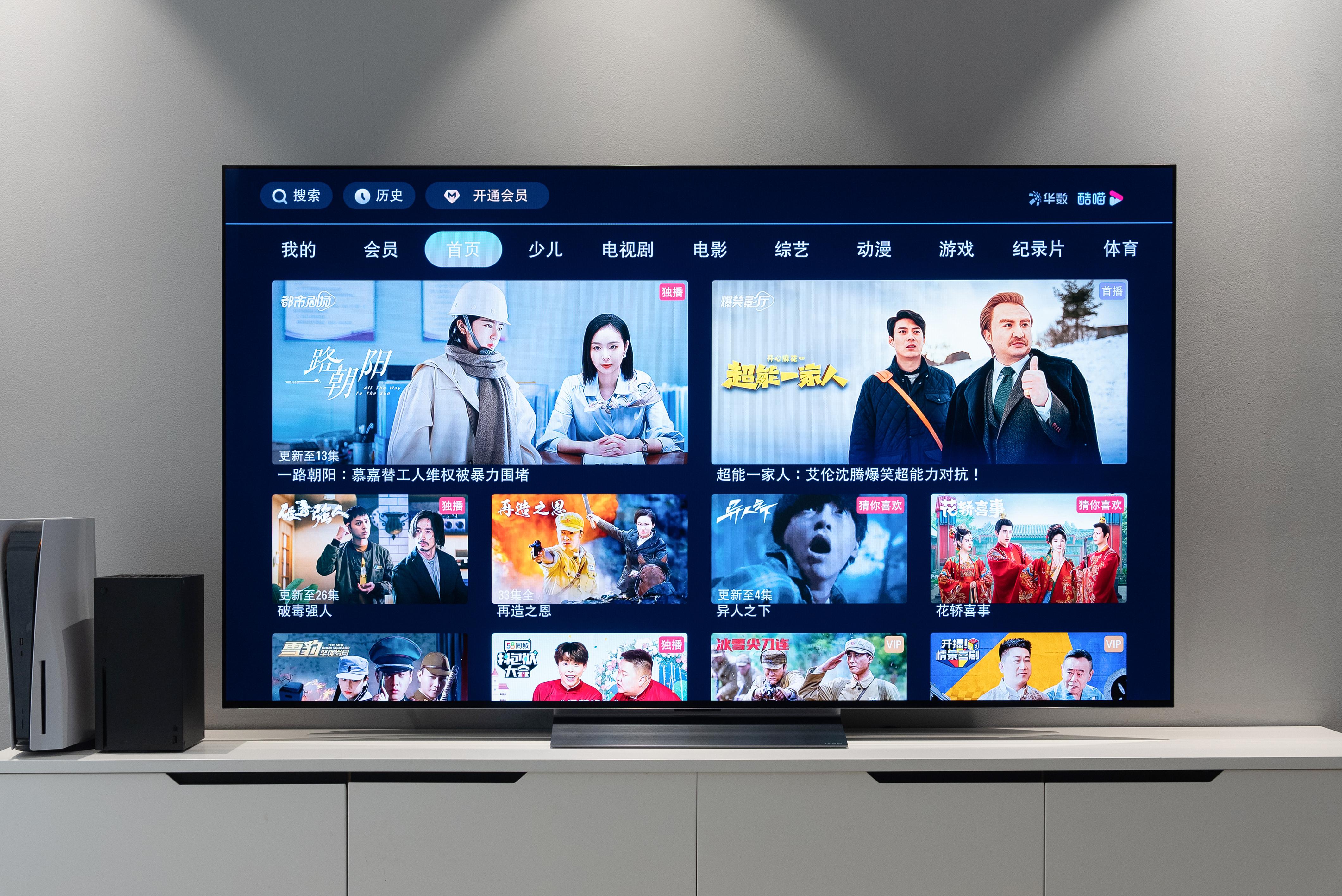 开机有没有广告,系统操作卡不卡,界面是否简洁,流媒体片源多不多,投屏