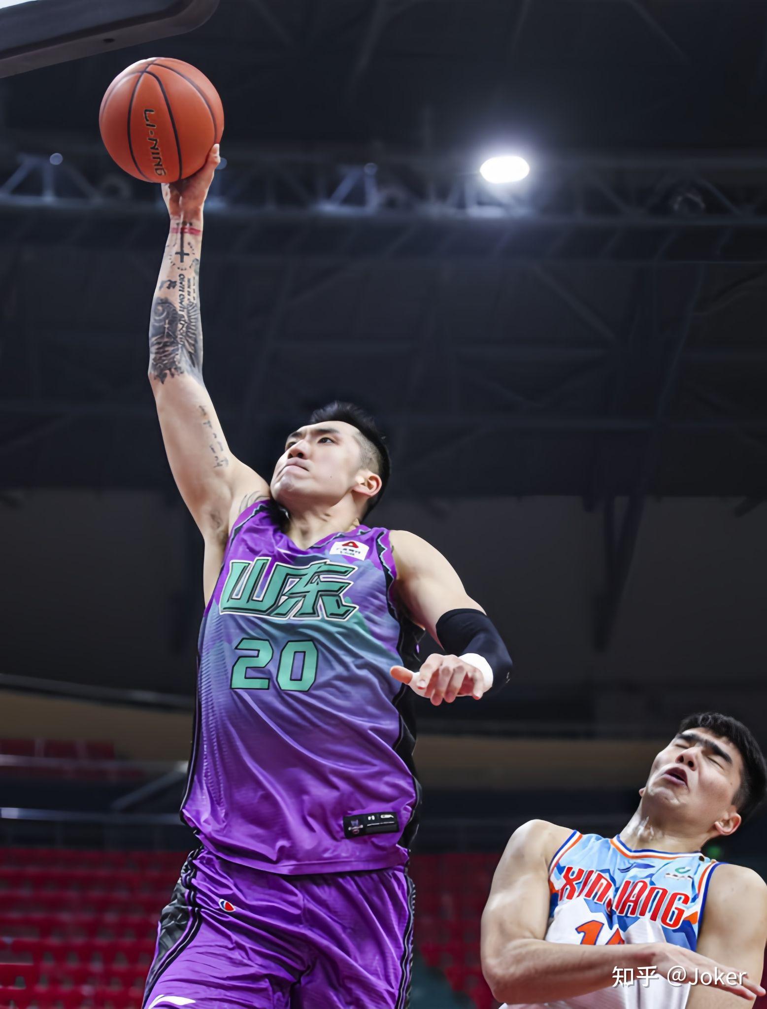 后卫线的比拼至关重要,琼斯属于锋卫摇摆人,在赵睿缺席的情况下,他