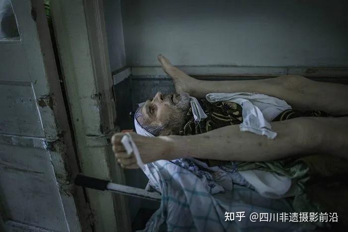 人文纪实俄罗斯战地记者镜头中的乌克兰冲突