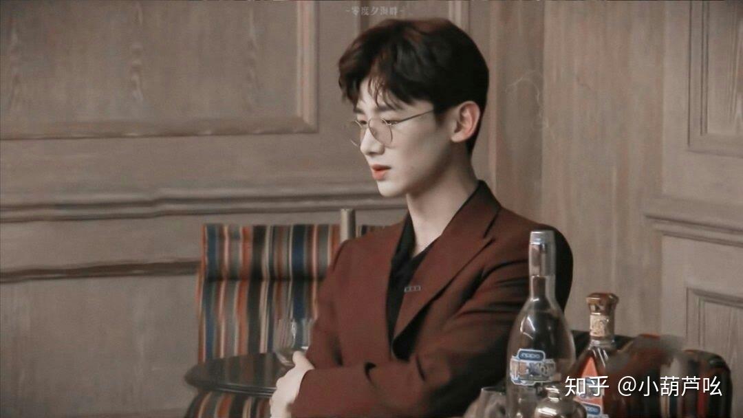 你见过哪些白敬亭戴眼镜的照片