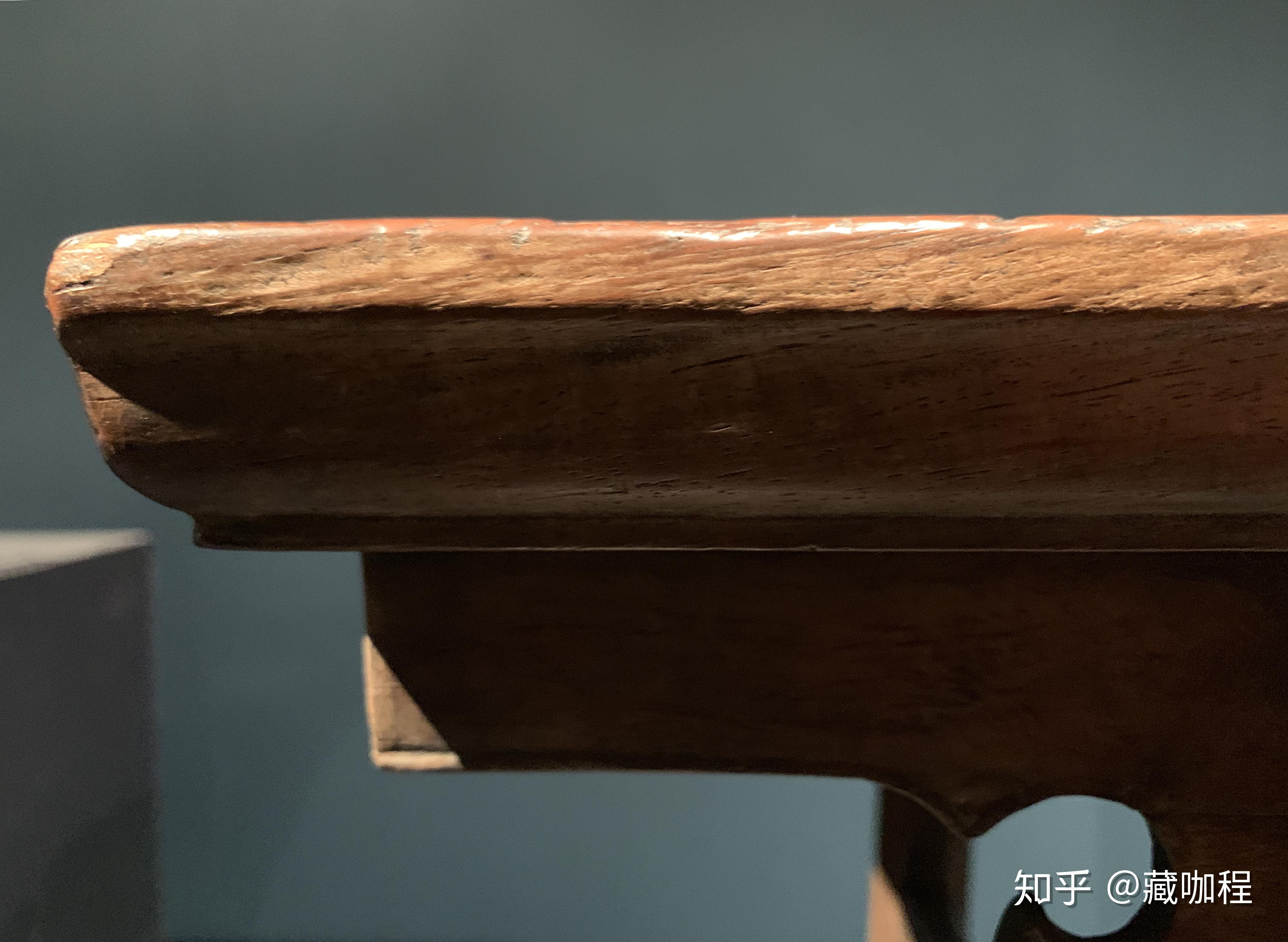 宽边框小牙头尖尖脚黄花梨琴案断代到明