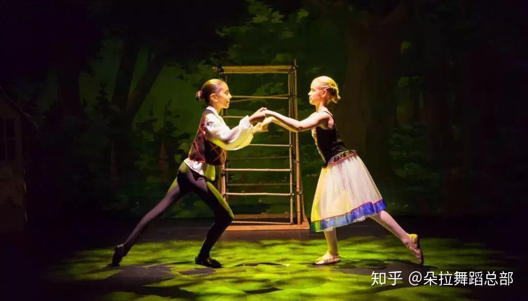 4岁夏洛特公主小学课表曝光她在学校都学了些什么