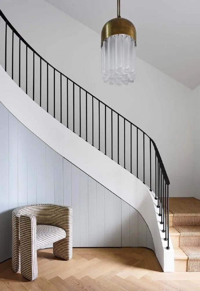 普普通通的楼梯也能设计出高级感我瑞思拜了