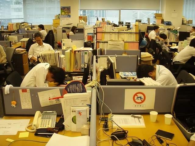 日本公司工作的真相:工作14小时,蜗牛工作效率,最后穷得叮当响