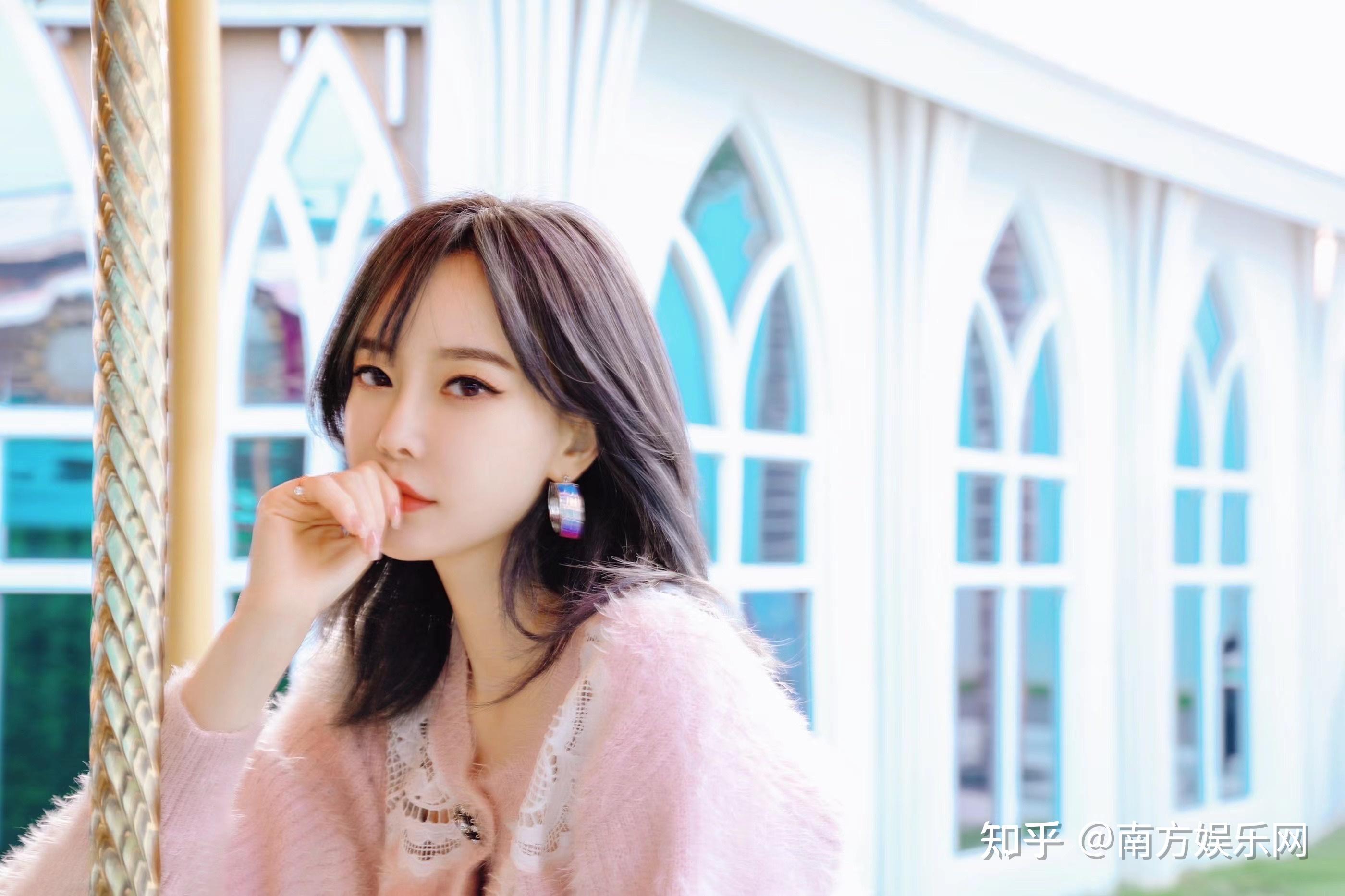 林西娅游乐园写真上线俏皮灵动尽显温柔气质