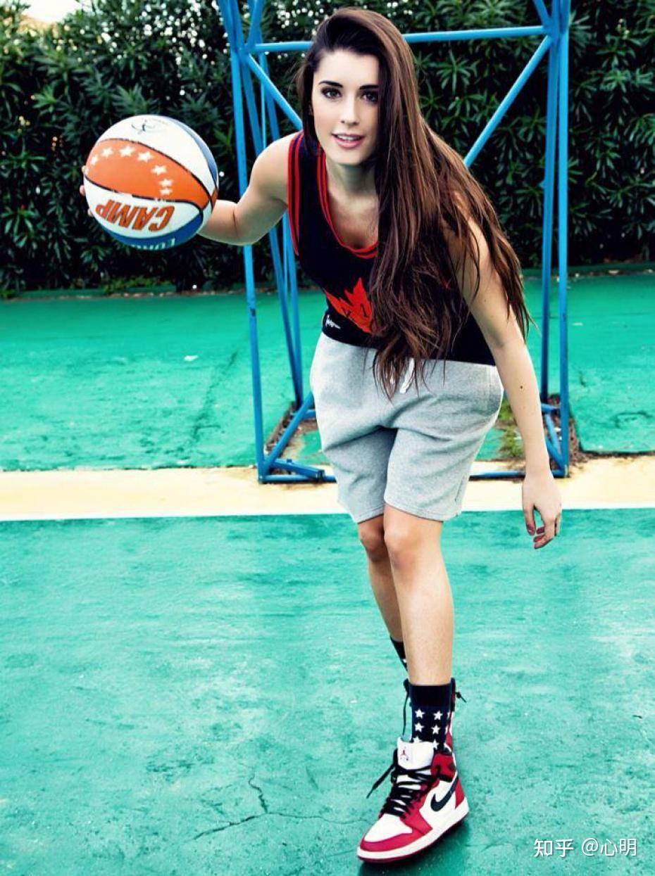 与篮球相关的经典壁纸美女壁纸篇