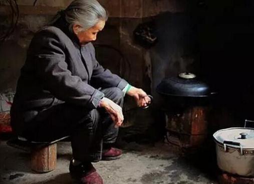 面对失独老人应该如何拯救他们凄凉的晚年