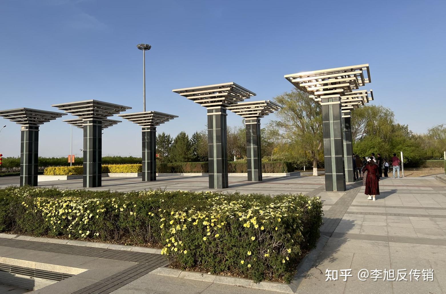 卧底传销之万马广场"传销解说",让很多新人迷迷糊糊的交钱加入