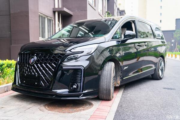 别克gl8华丽变脸黑武士,全网最火爆改装,不服来战