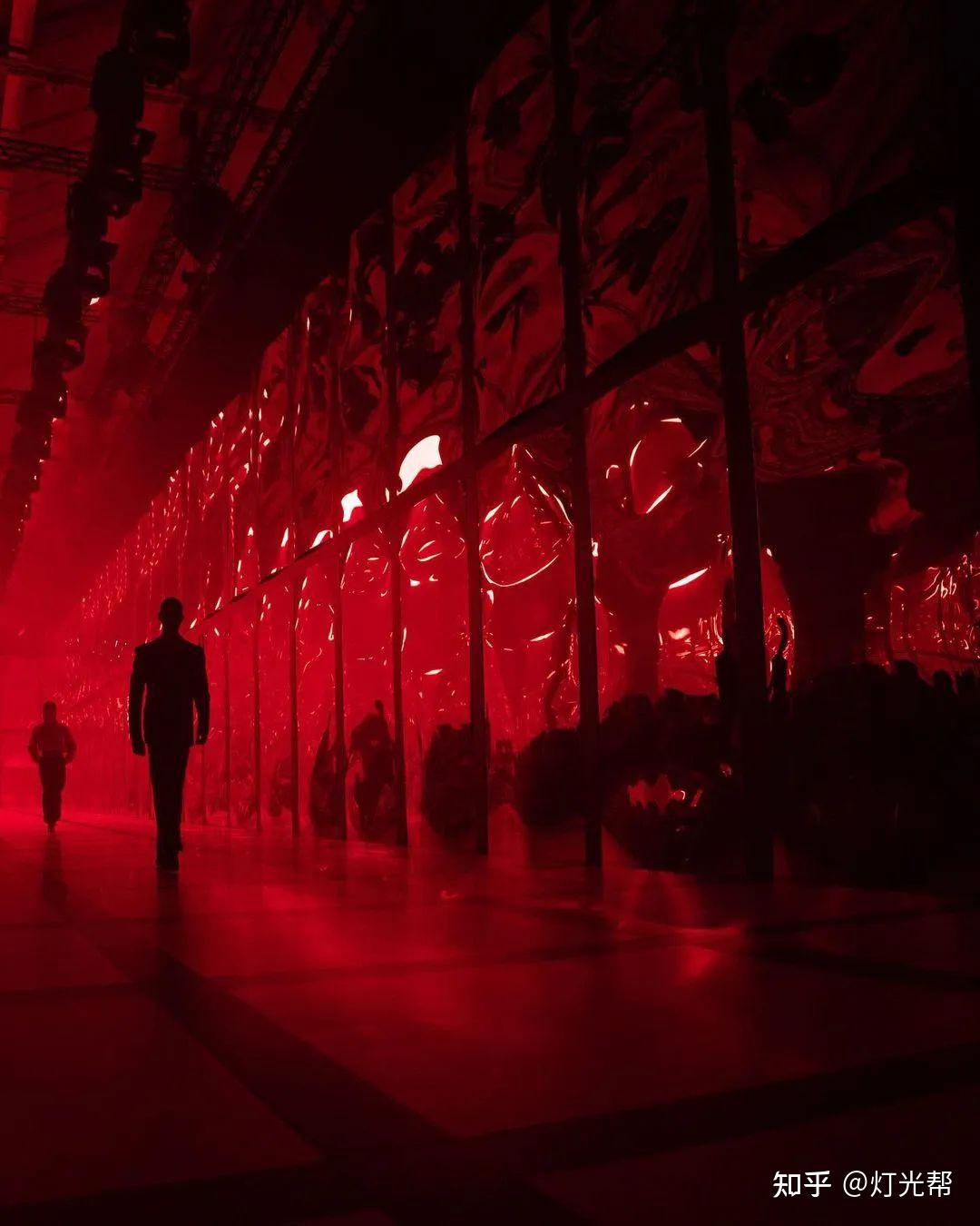 2022秋冬秀秀场灯光设计赏析