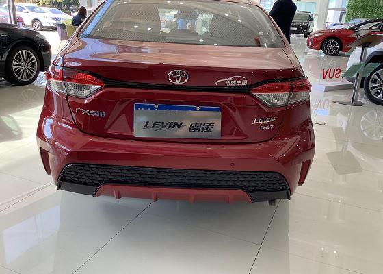 2021款丰田雷凌到店红色车身很时尚车长4640mm优惠05万