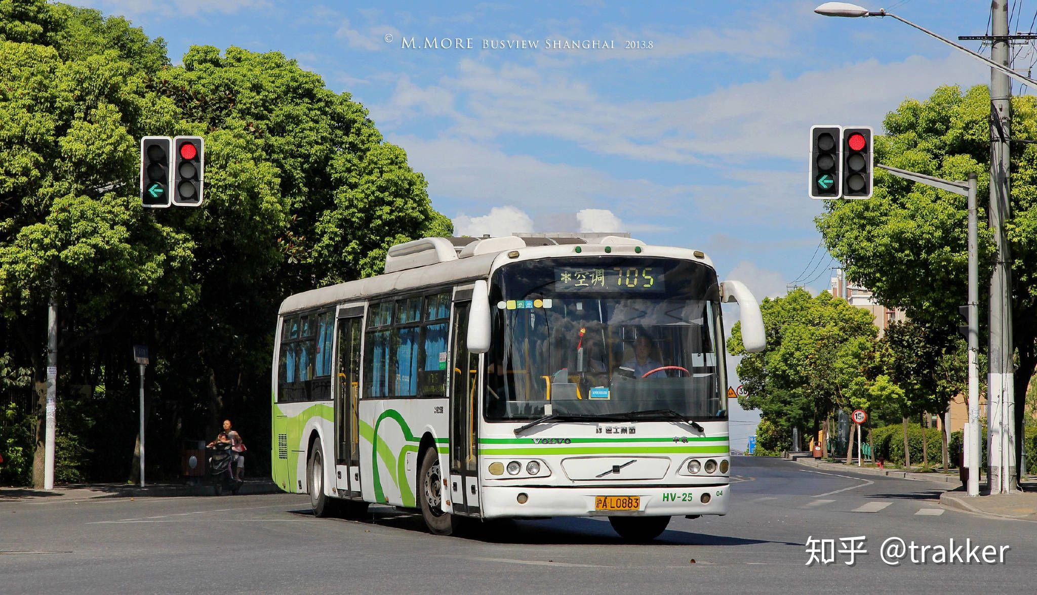 高考首日，青岛全国最老送考公交专线车顺利完成任务 | 高考专车驾驶员董述飞：“我比考生还紧张！”
