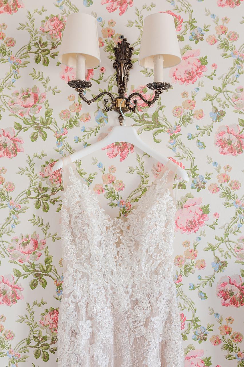 4. 优雅长裙礼服