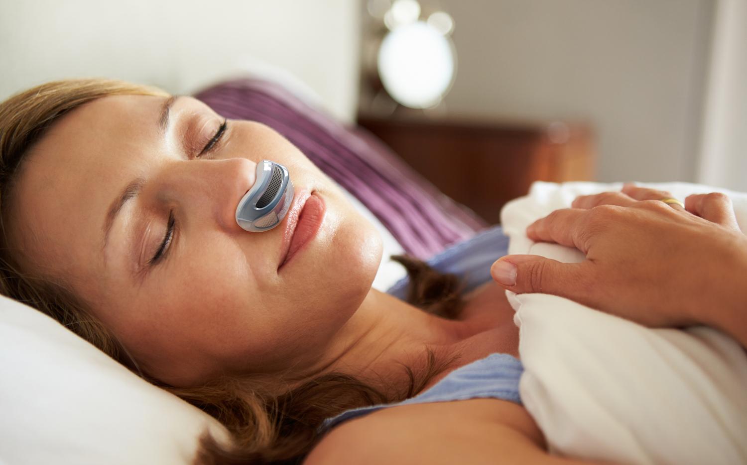 而这款名为 airing 的微型 cpap 呼吸机,其外观设计较传统 cpap 呼吸