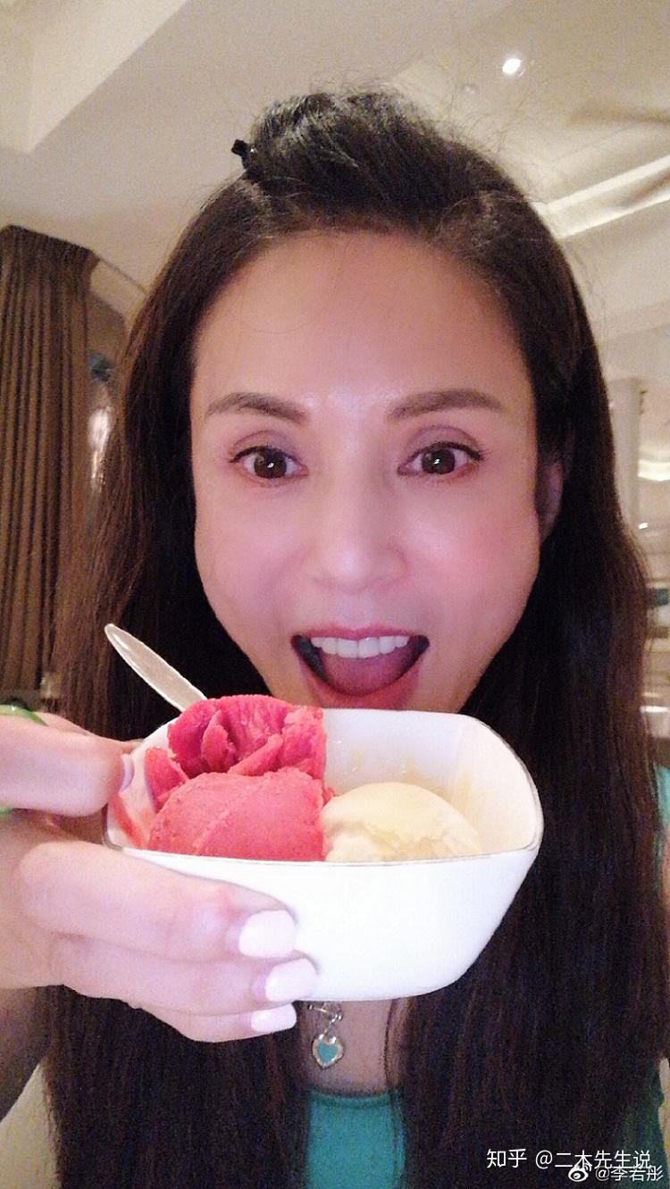 而年轻的时候李若彤并不会注意自己的饮食习惯,非常的喜欢吃各种高