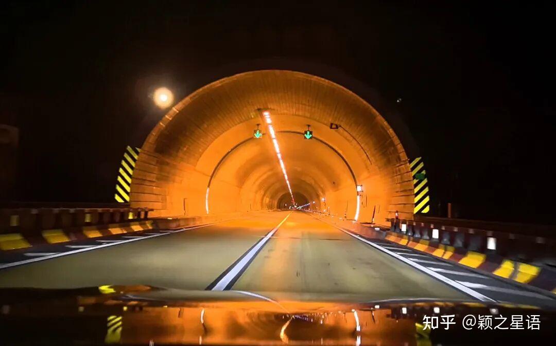 四次往返川甬之间,今年车流量少道路最畅通,啥原因?
