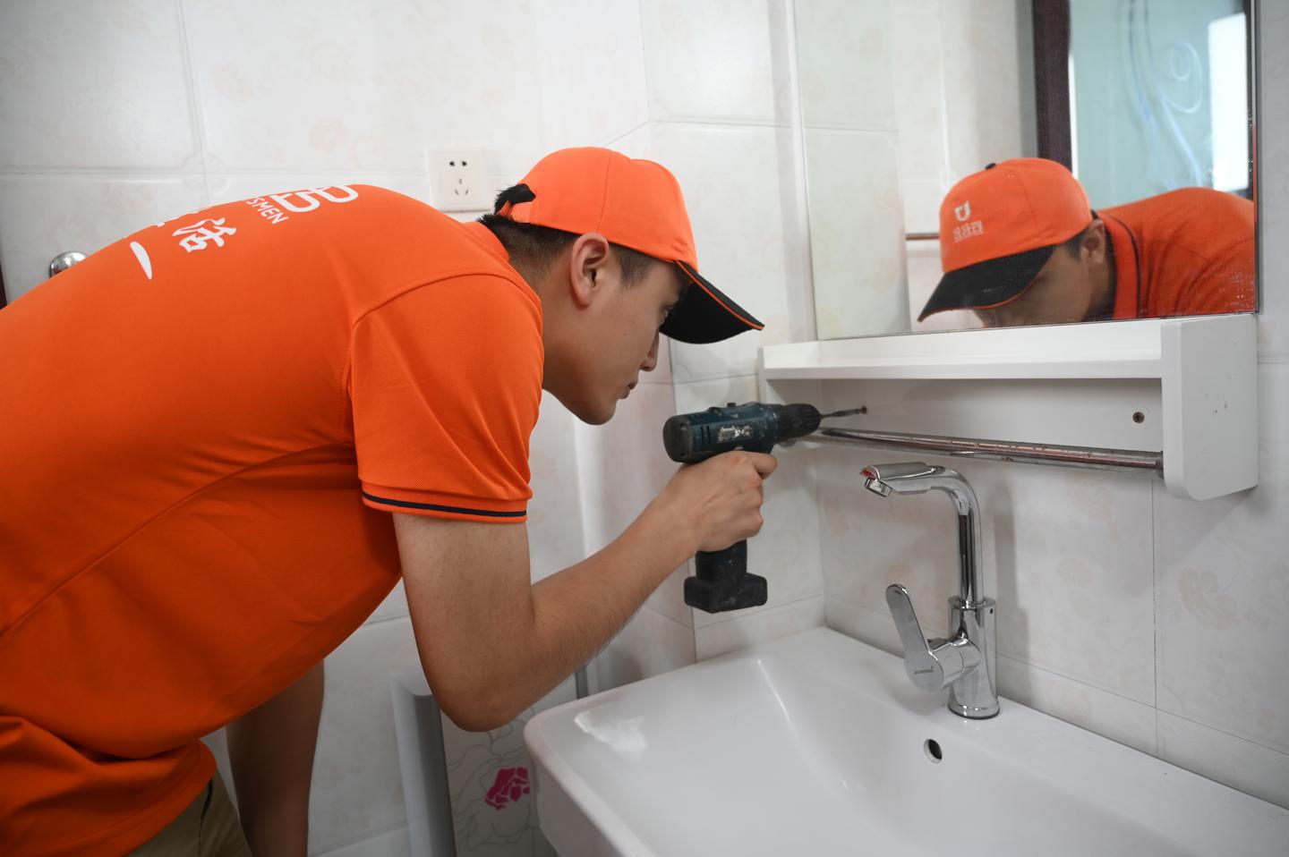 浴室柜被装修师傅打成蜂窝煤我该怎么办