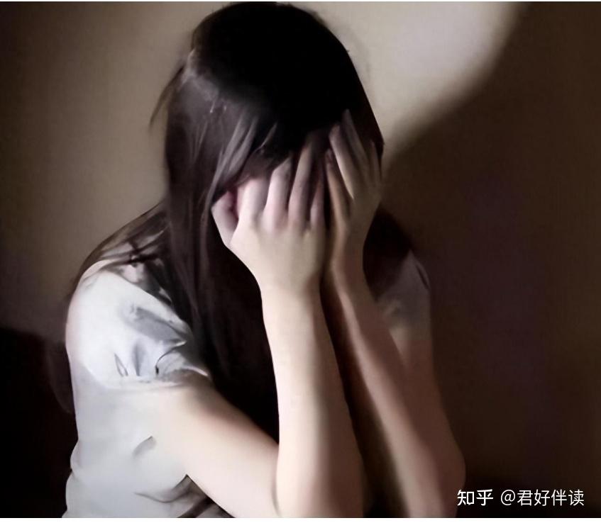 故事24岁湖北校花裸身被链锁5年父亲说防早恋其实另有隐情