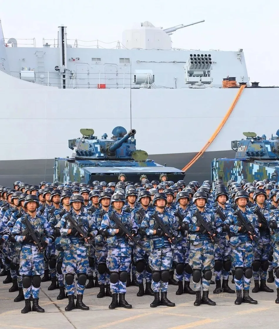 梦幻组合航母与两攻同框列阵大国海军两舰合体战力如何