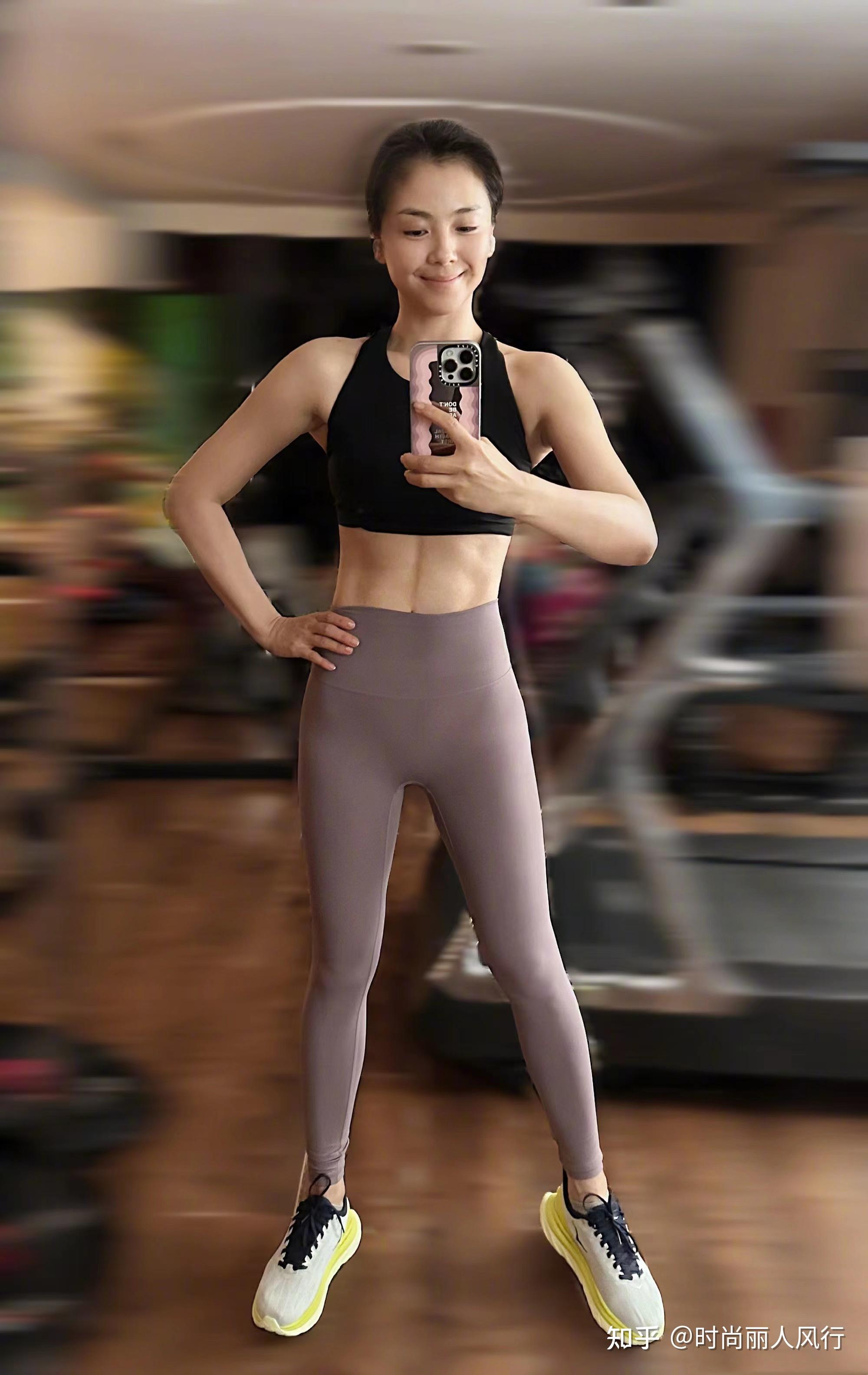 刘涛连上4台春晚太牛了穿紧身旗袍秀少女身材国泰民安脸绝美