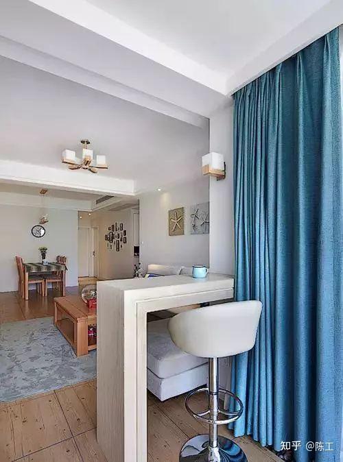 客厅和阳台之间想用吧台桌来隔开有参考案例吗