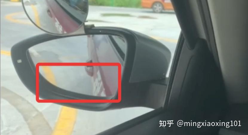 1, 從側方停車出來後回正方向盤向前行駛,車頭3號點跟綠化帶的邊緣