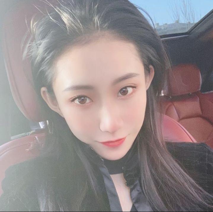 快手人气大主播被回归直播众多网红到场祝贺网红直播时痛哭