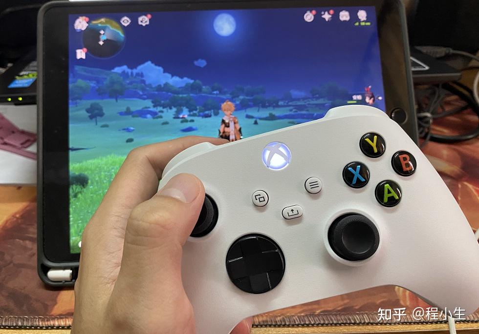 iPad Pro太重了，玩游戏想配个手柄，御三家选哪个呀。? - 知乎