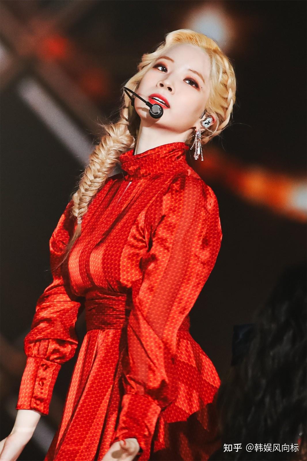 twice金多贤发布两张照片展现了令人羡慕的蚂蚁腰