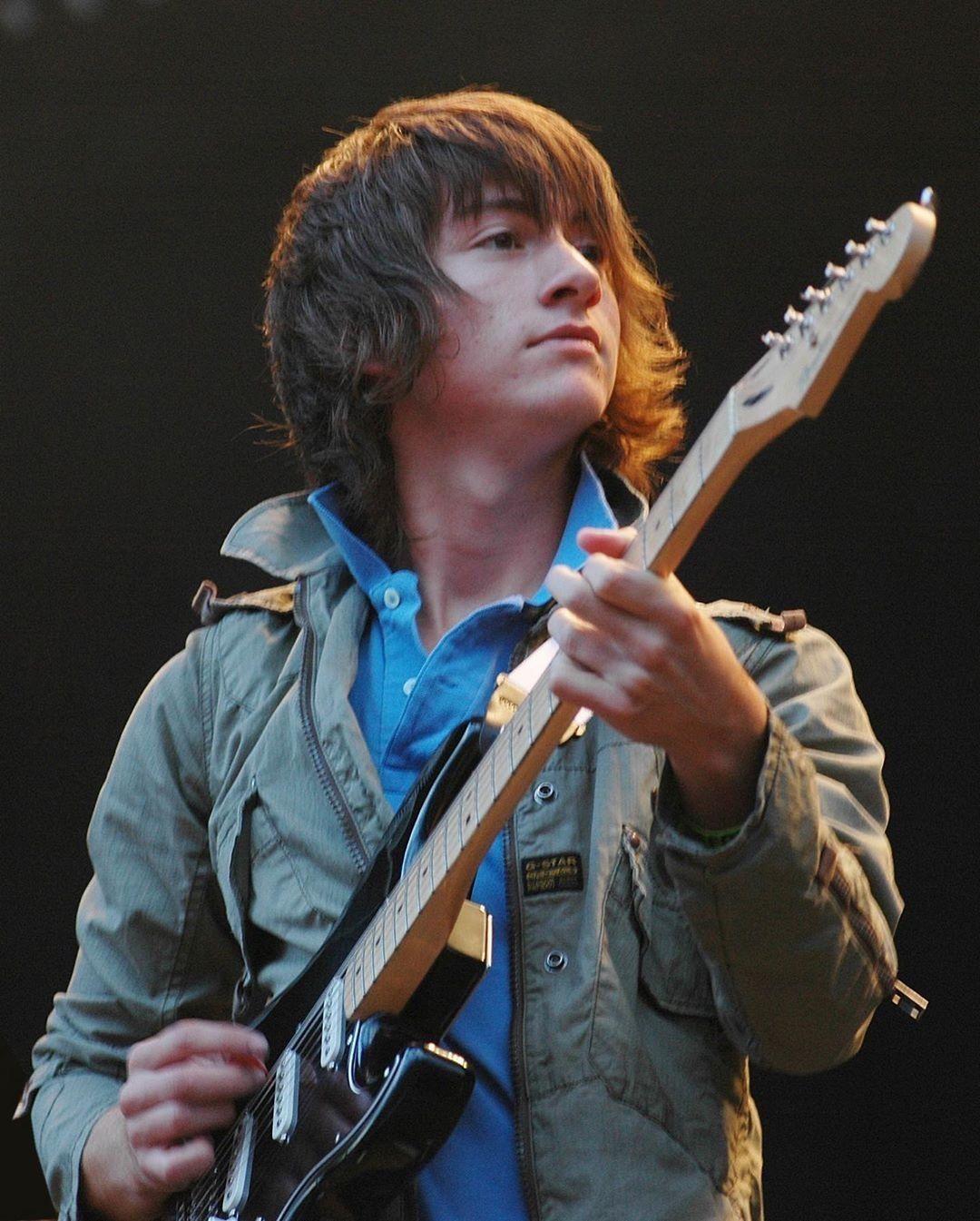 有哪些高颜值的摇滚乐手? - 知乎